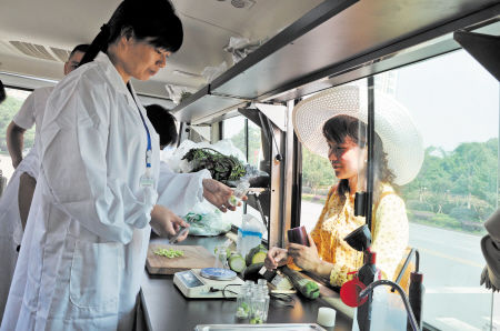 挑選食品安全檢測車廠家，需要注意這3點
