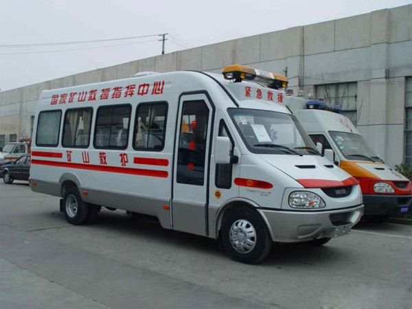 救護(hù)車生產(chǎn)廠家的發(fā)展趨勢如何？一篇文章告訴你。01