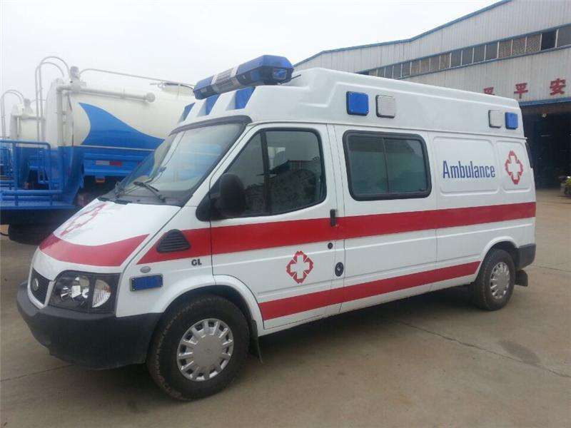 救護(hù)車和醫(yī)療車有什么區(qū)別？救護(hù)車廠家專業(yè)為你解答。01